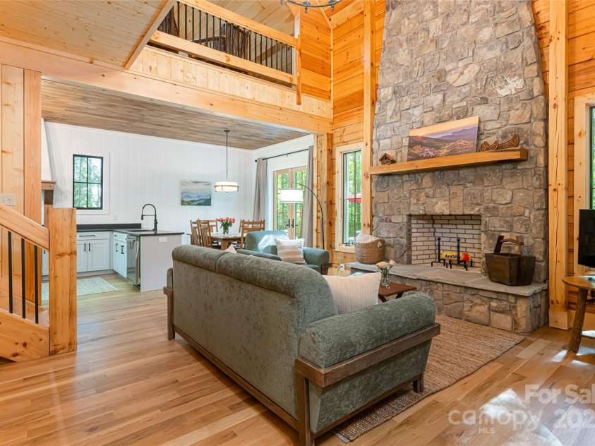 103 Blue Sky Lane, Hendersonville, NC 28792.  MLS# CAR4268920, YatesRealty ID 18359. Great room