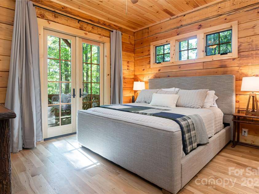 103 Blue Sky Lane, Hendersonville, NC 28792.  MLS# CAR4268920, YatesRealty ID 18359. Primary bedroom