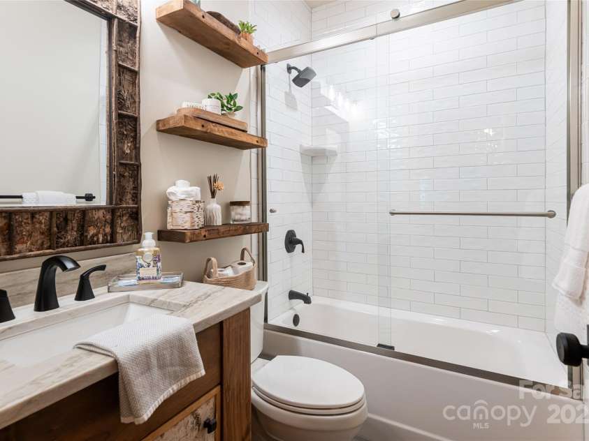 103 Blue Sky Lane, Hendersonville, NC 28792.  MLS# CAR4268920, YatesRealty ID 18359. Upper full bathroom