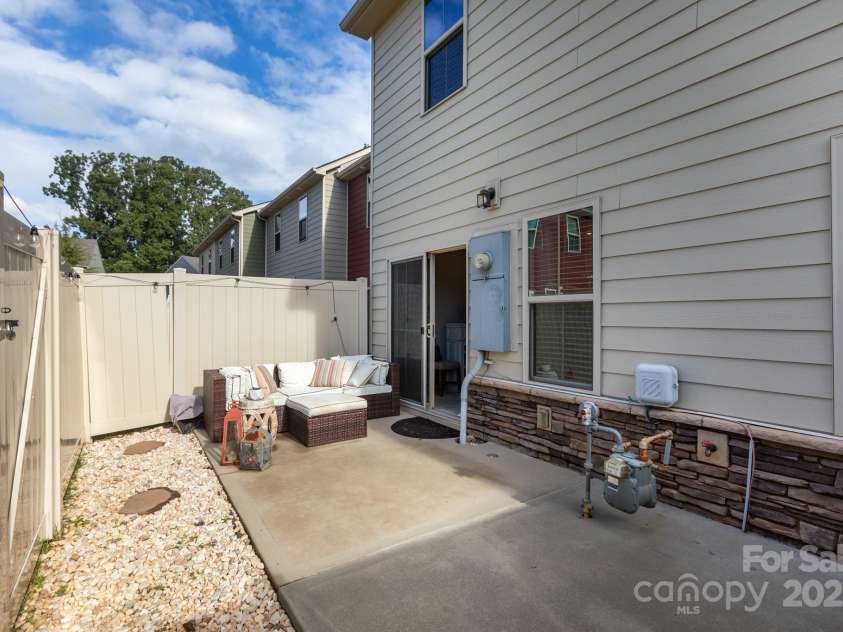 318 Willow Wood Court, Matthews, NC 28104.  MLS# CAR4312930, YatesRealty ID 1836. Patio