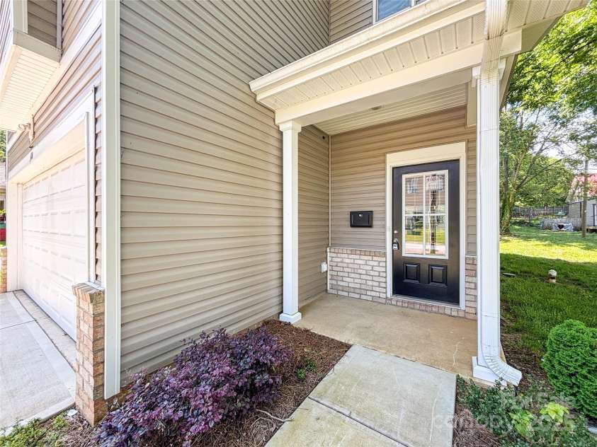 414 1st Avenue None, Hickory, NC 28602.  MLS# CAR4268983, YatesRealty ID 18360. 