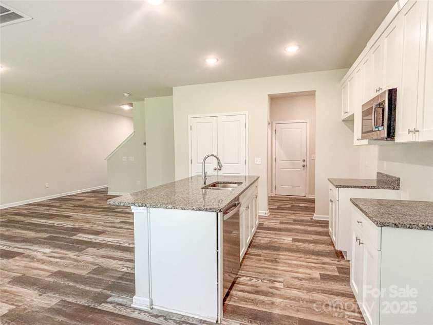 414 1st Avenue None, Hickory, NC 28602.  MLS# CAR4268983, YatesRealty ID 18360. 