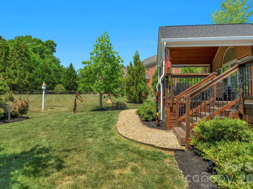 7122 Yellowhorn Trail, Waxhaw, NC 28173.  MLS# CAR4310525, YatesRealty ID 18360. 