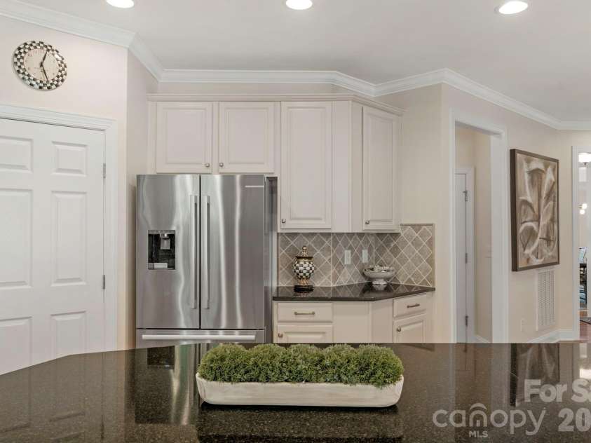 7122 Yellowhorn Trail, Waxhaw, NC 28173.  MLS# CAR4310525, YatesRealty ID 18360. Custom Walk in Pantry 