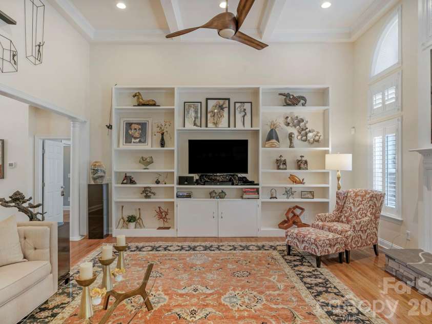 7122 Yellowhorn Trail, Waxhaw, NC 28173.  MLS# CAR4310525, YatesRealty ID 18360. Stunning Built- Ins, Coffered Ceiling 