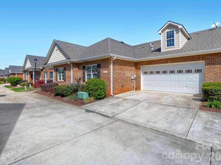 8655 Sonata Court, Denver, NC 28037.  MLS# CAR4363136, YatesRealty ID 18361. 2 Car Garage