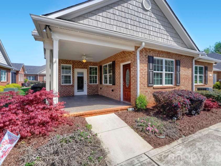 8655 Sonata Court, Denver, NC 28037.  MLS# CAR4363136, YatesRealty ID 18361. Beautiful Landscaping