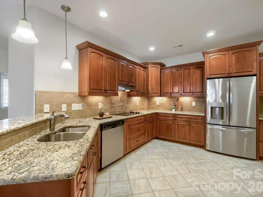 8655 Sonata Court, Denver, NC 28037.  MLS# CAR4363136, YatesRealty ID 18361. Large Kitchen