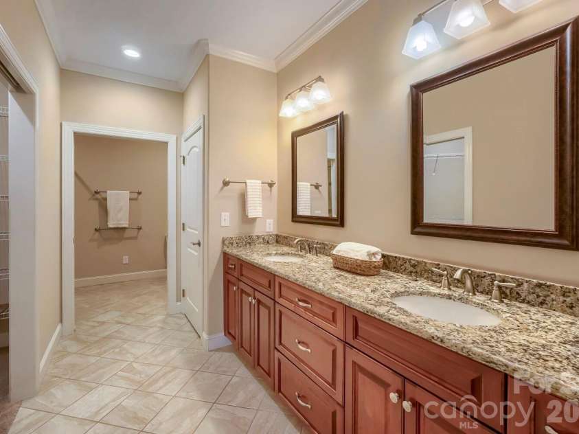 8655 Sonata Court, Denver, NC 28037.  MLS# CAR4363136, YatesRealty ID 18361. Primary Bath