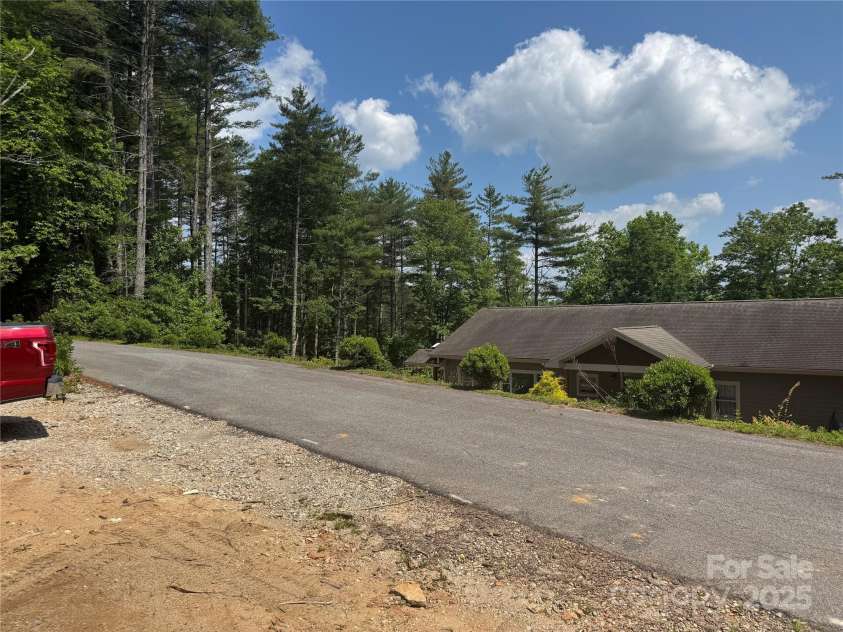135 Wildwood Way, Lake Toxaway, NC 28747.  MLS# CAR4267132, YatesRealty ID 18363. 