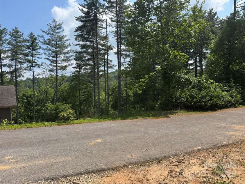 135 Wildwood Way, Lake Toxaway, NC 28747.  MLS# CAR4267132, YatesRealty ID 18363. 