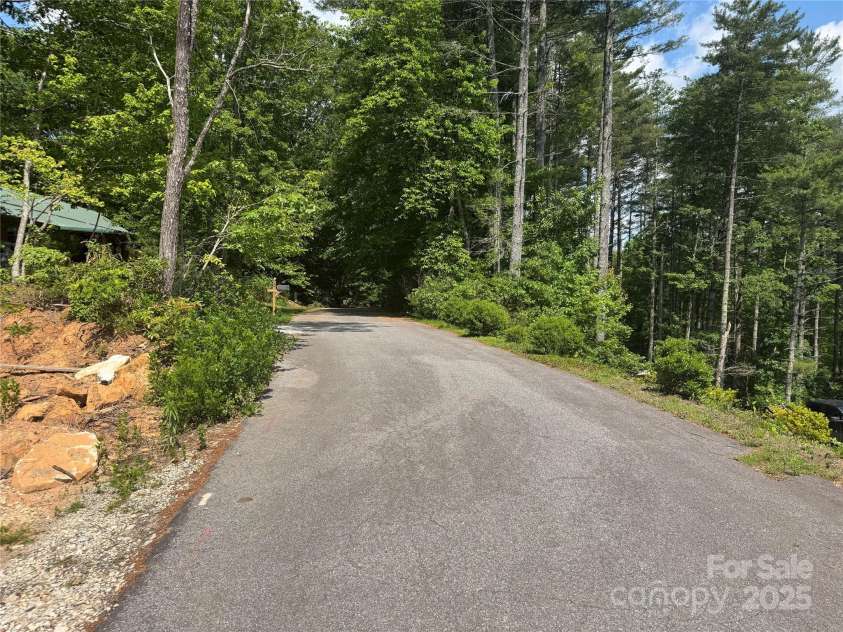135 Wildwood Way, Lake Toxaway, NC 28747.  MLS# CAR4267132, YatesRealty ID 18363. 