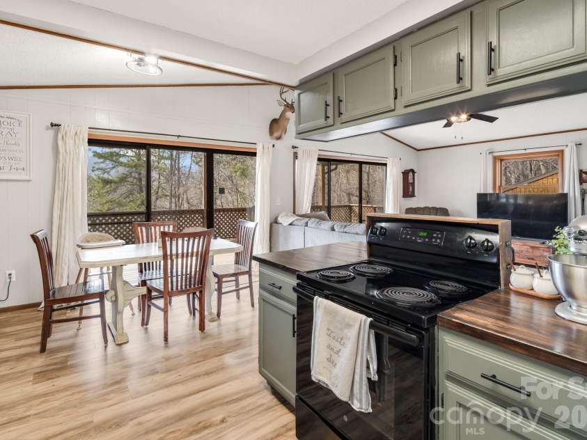 1330 Maple Springs Drive, Waynesville, NC 28785.  MLS# CAR4346066, YatesRealty ID 18364. 