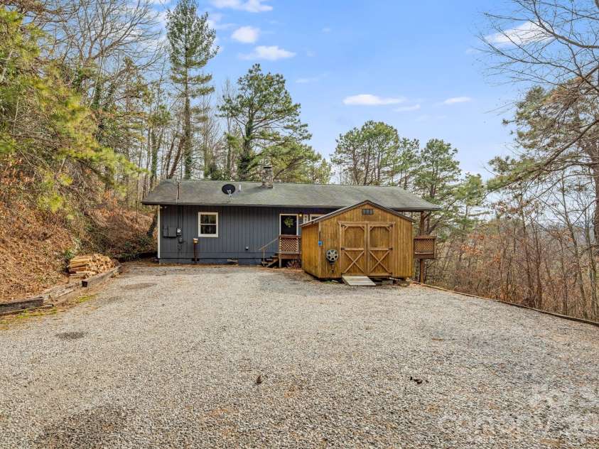 1330 Maple Springs Drive, Waynesville, NC 28785.  MLS# CAR4346066, YatesRealty ID 18364. 