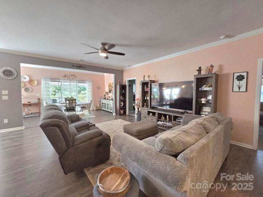 16115 Commodore Drive, Lancaster, SC 29720.  MLS# CAR4268472, YatesRealty ID 18364. Living Room