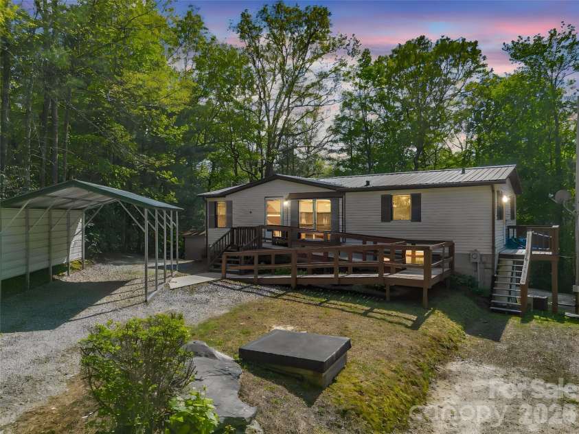 203 Rogat Road, Hendersonville, NC 28792.  MLS# CAR4375541, YatesRealty ID 18365. 