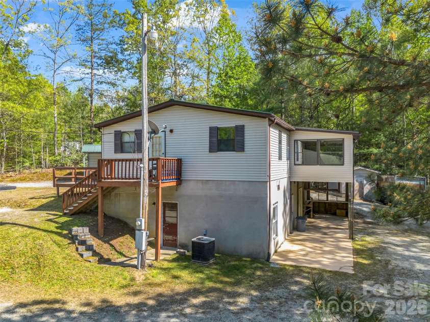 203 Rogat Road, Hendersonville, NC 28792.  MLS# CAR4375541, YatesRealty ID 18365. 