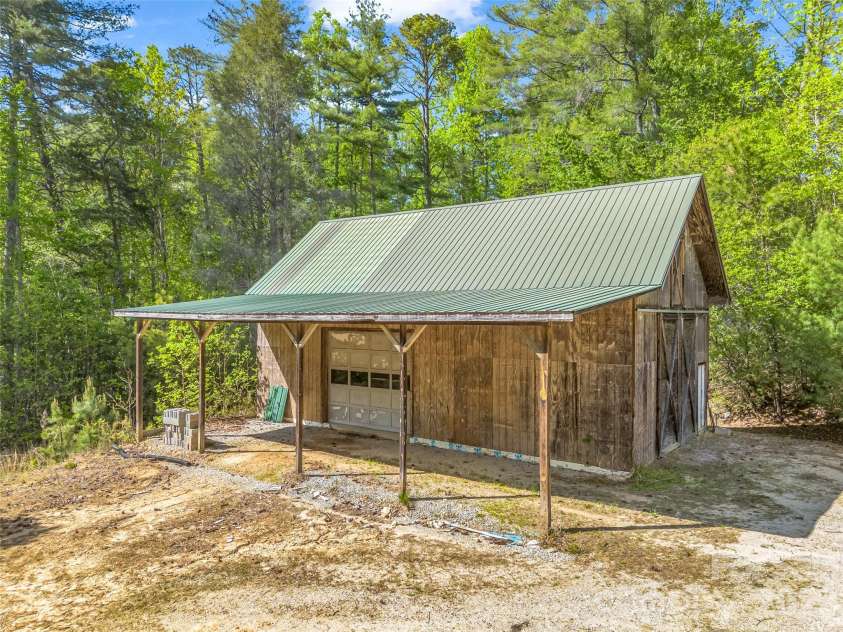 203 Rogat Road, Hendersonville, NC 28792.  MLS# CAR4375541, YatesRealty ID 18365. 
