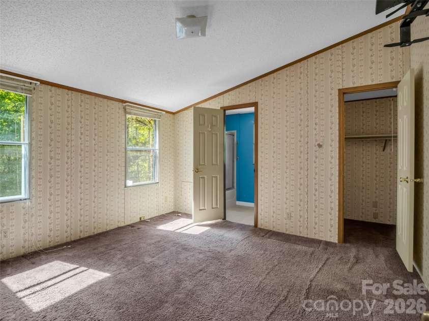 203 Rogat Road, Hendersonville, NC 28792.  MLS# CAR4375541, YatesRealty ID 18365. 