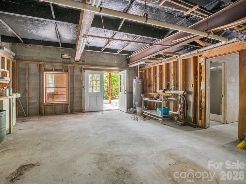 203 Rogat Road, Hendersonville, NC 28792.  MLS# CAR4375541, YatesRealty ID 18365. 