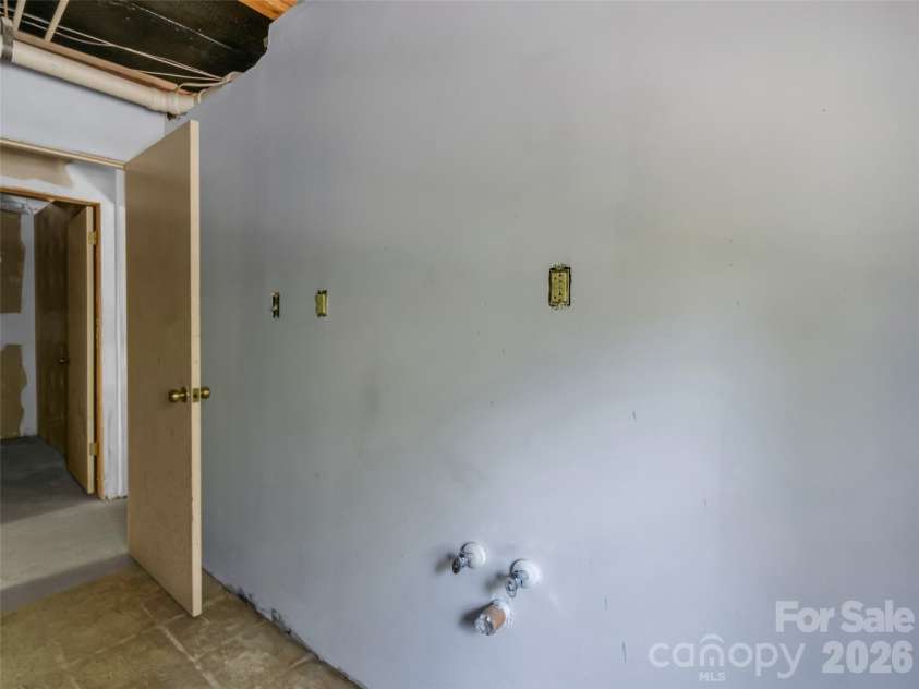 203 Rogat Road, Hendersonville, NC 28792.  MLS# CAR4375541, YatesRealty ID 18365. 