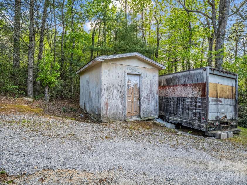 203 Rogat Road, Hendersonville, NC 28792.  MLS# CAR4375541, YatesRealty ID 18365. 