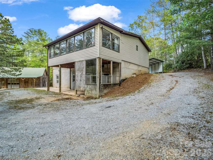 203 Rogat Road, Hendersonville, NC 28792.  MLS# CAR4375541, YatesRealty ID 18365. 