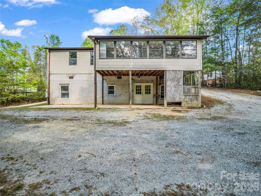 203 Rogat Road, Hendersonville, NC 28792.  MLS# CAR4375541, YatesRealty ID 18365. 