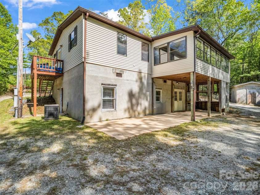 203 Rogat Road, Hendersonville, NC 28792.  MLS# CAR4375541, YatesRealty ID 18365. 