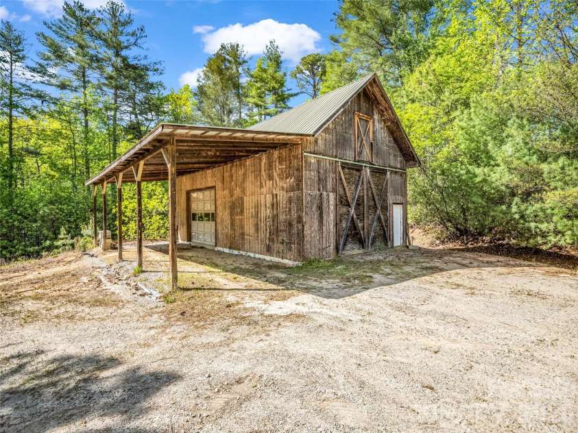 203 Rogat Road, Hendersonville, NC 28792.  MLS# CAR4375541, YatesRealty ID 18365. 