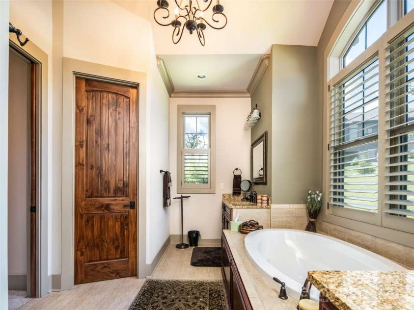 77 Summer Breeze Drive, Hendersonville, NC 28792.  MLS# CAR4267771, YatesRealty ID 18365. 