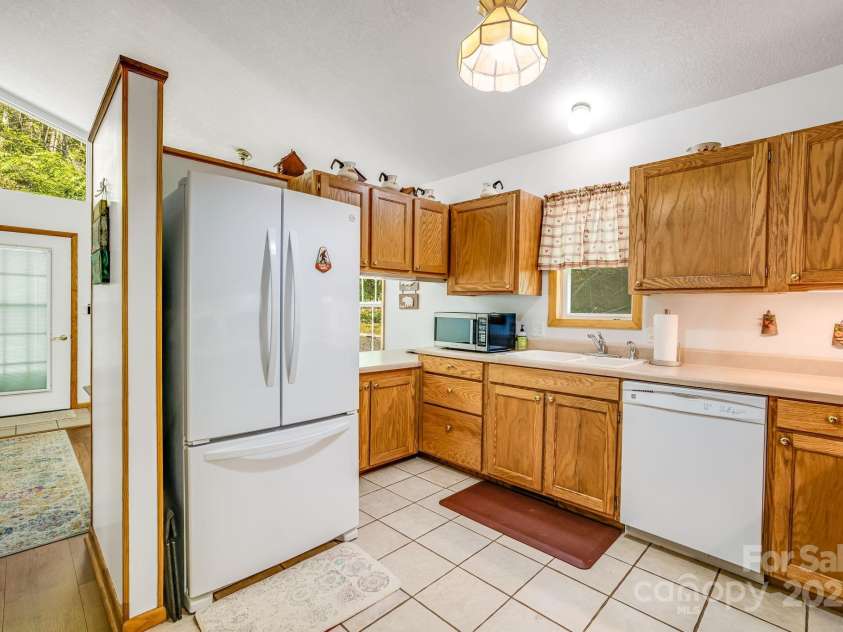 2763 Crabtree Road, Spruce Pine, NC 28777.  MLS# CAR4264759, YatesRealty ID 18367. 