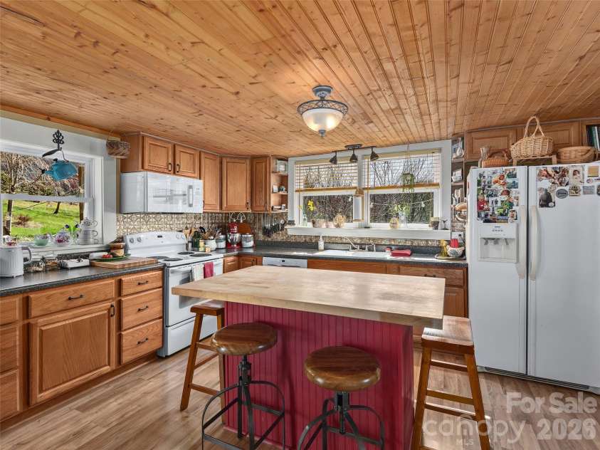608 Evans Road, Canton, NC 28716.  MLS# CAR4357794, YatesRealty ID 18367. 