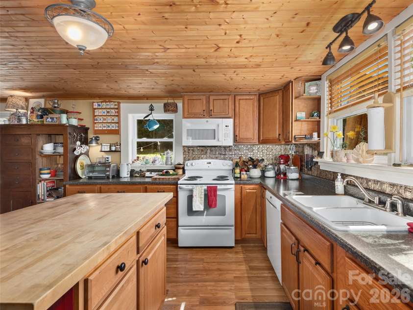 608 Evans Road, Canton, NC 28716.  MLS# CAR4357794, YatesRealty ID 18367. 