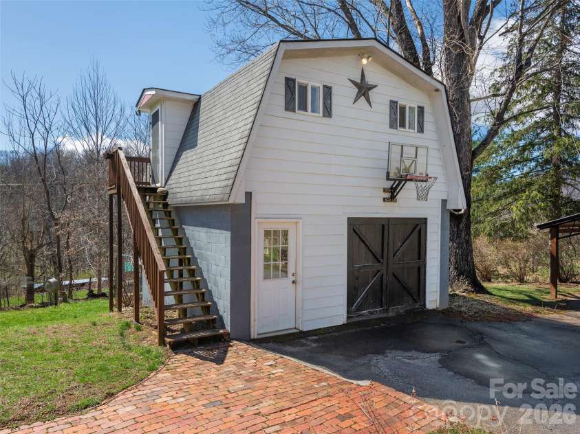 608 Evans Road, Canton, NC 28716.  MLS# CAR4357794, YatesRealty ID 18367. 
