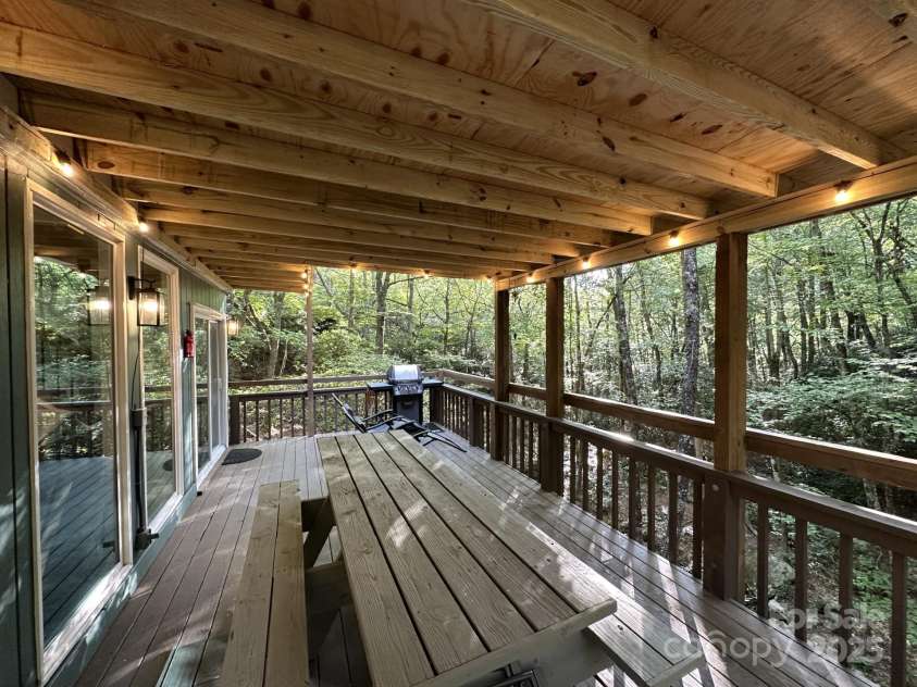 630 Shumont Road, Black Mountain, NC 28711.  MLS# CAR4269091, YatesRealty ID 18369. 