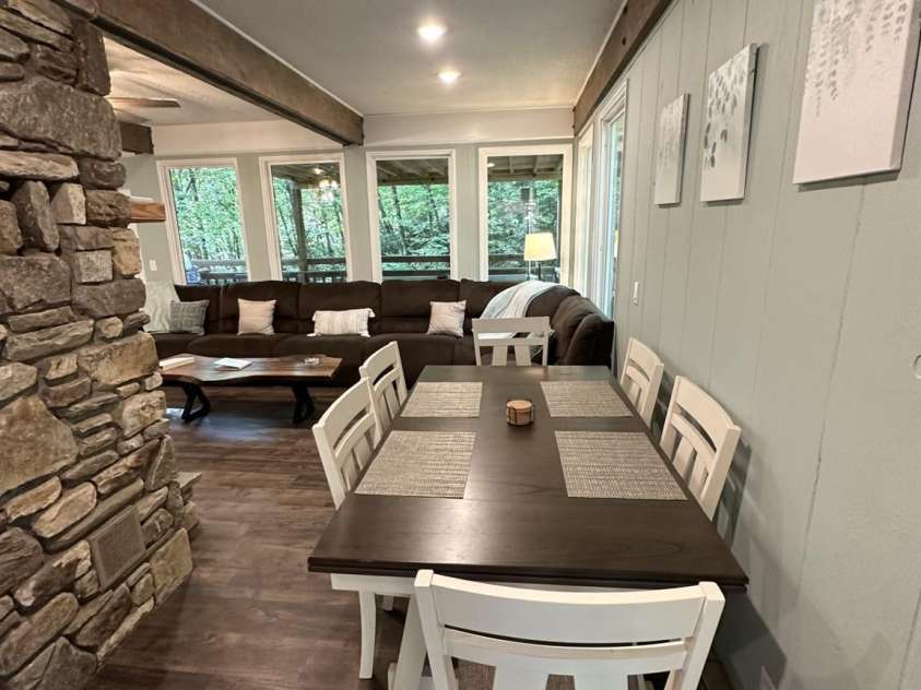 630 Shumont Road, Black Mountain, NC 28711.  MLS# CAR4269091, YatesRealty ID 18369. 