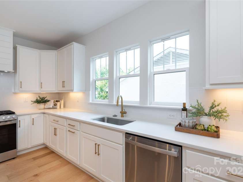 1728 Dallas Avenue, Charlotte, NC 28205.  MLS# CAR4267461, YatesRealty ID 18370. 