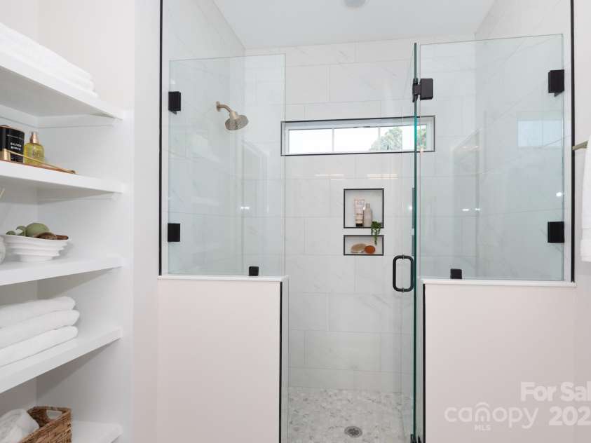 1728 Dallas Avenue, Charlotte, NC 28205.  MLS# CAR4267461, YatesRealty ID 18370. 