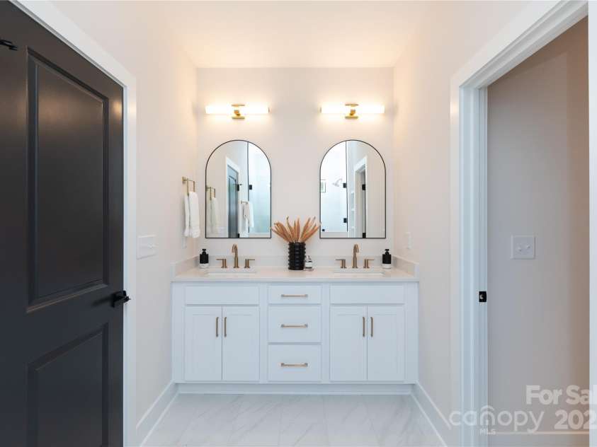 1728 Dallas Avenue, Charlotte, NC 28205.  MLS# CAR4267461, YatesRealty ID 18370. 