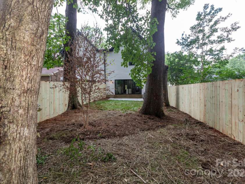 1728 Dallas Avenue, Charlotte, NC 28205.  MLS# CAR4267461, YatesRealty ID 18370. 