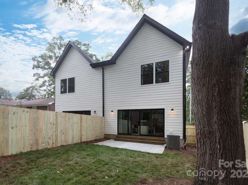 1728 Dallas Avenue, Charlotte, NC 28205.  MLS# CAR4267461, YatesRealty ID 18370. 