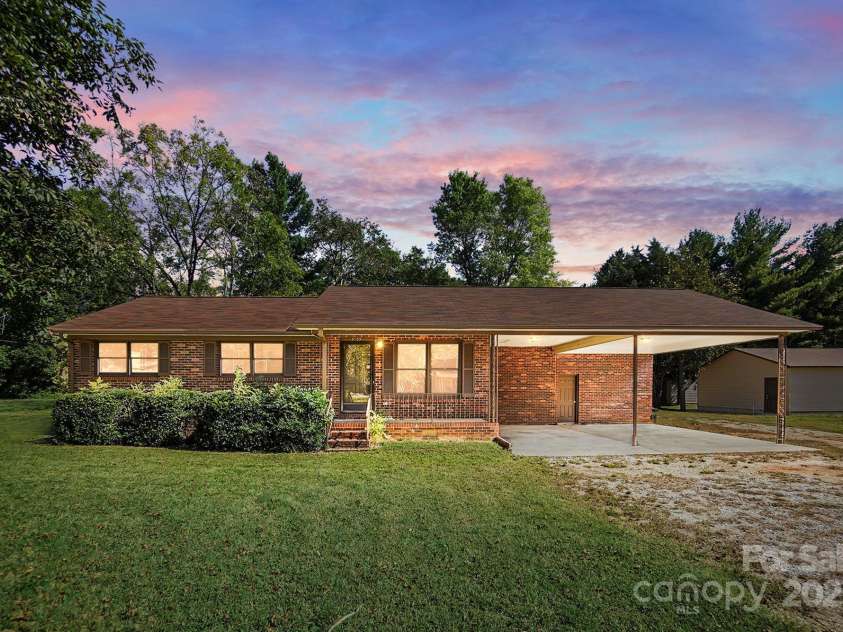 3230 Innes Street, Salisbury, NC 28144.  MLS# CAR4313094, YatesRealty ID 18370. 