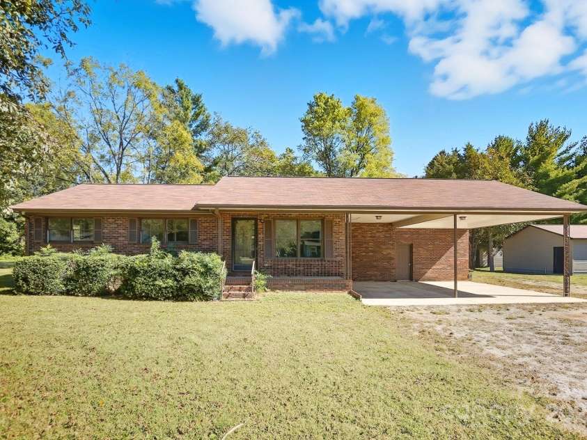 3230 Innes Street, Salisbury, NC 28144.  MLS# CAR4313094, YatesRealty ID 18370. 