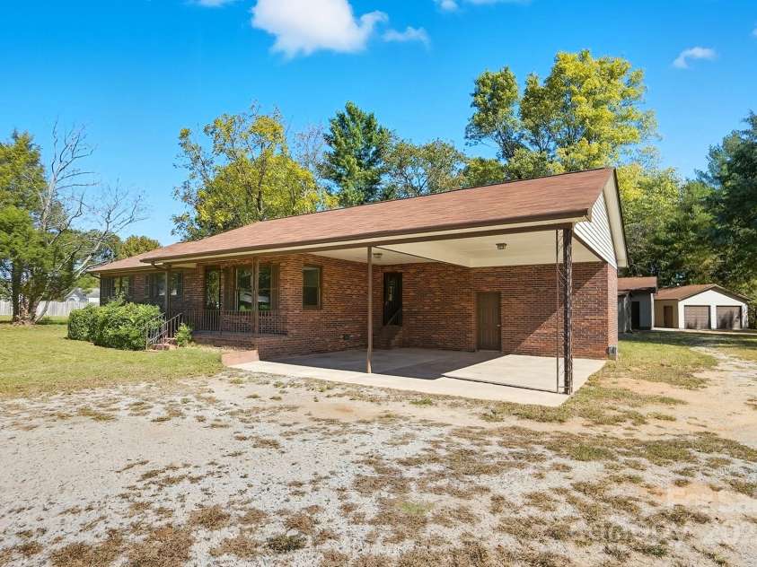 3230 Innes Street, Salisbury, NC 28144.  MLS# CAR4313094, YatesRealty ID 18370. 