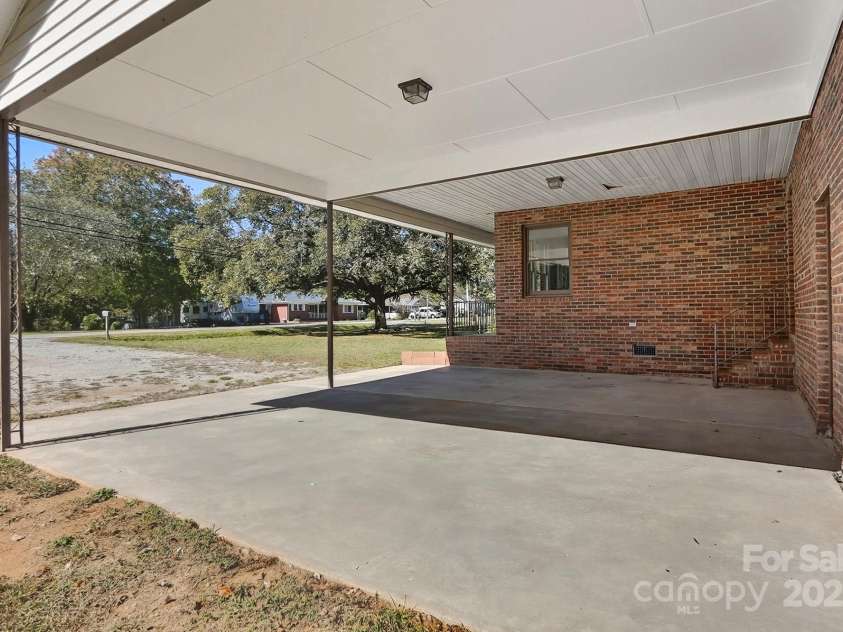 3230 Innes Street, Salisbury, NC 28144.  MLS# CAR4313094, YatesRealty ID 18370. 