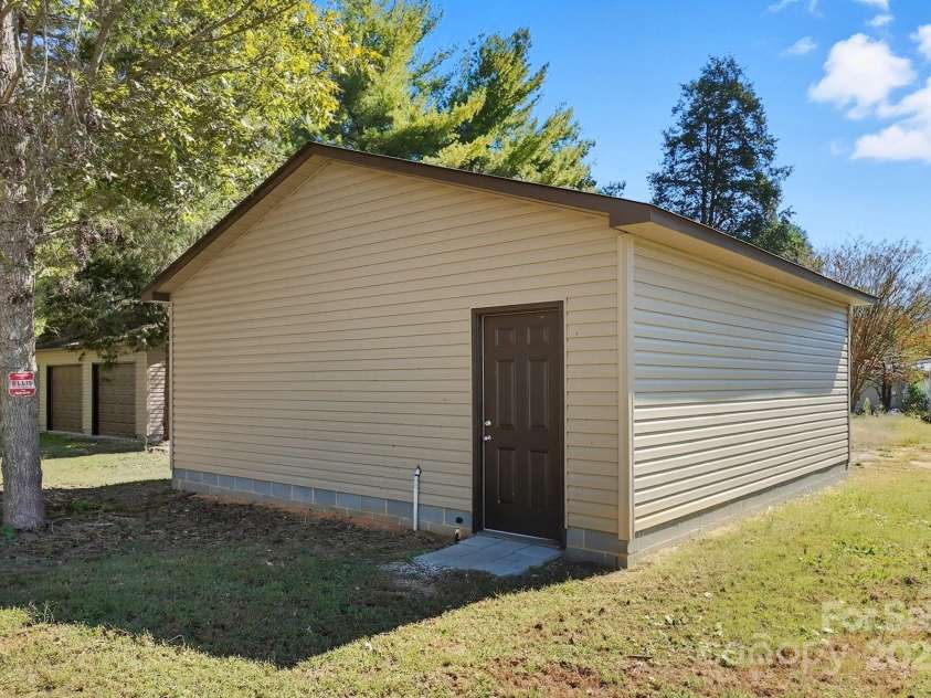 3230 Innes Street, Salisbury, NC 28144.  MLS# CAR4313094, YatesRealty ID 18370. 