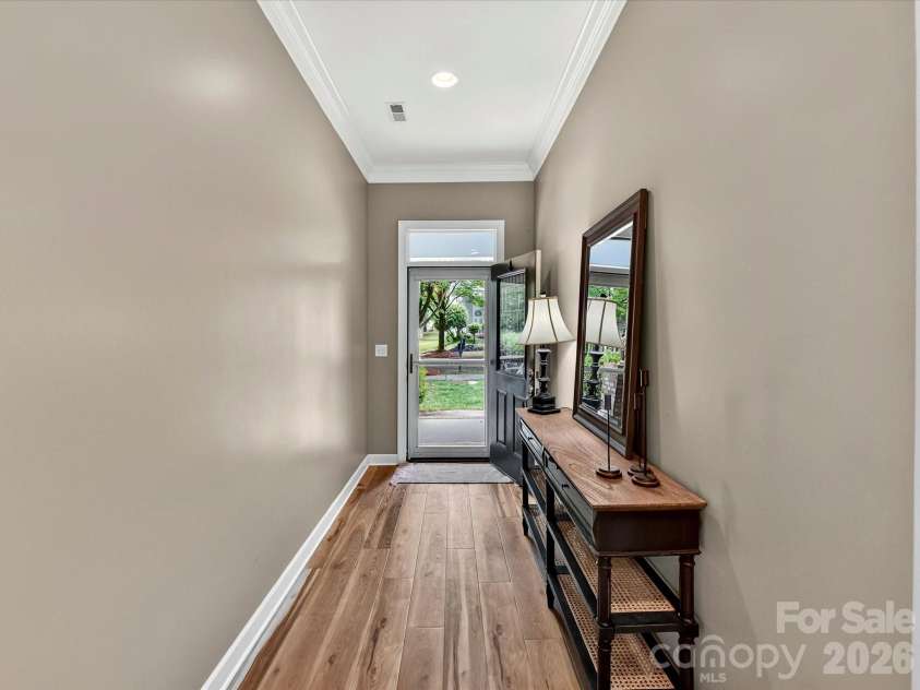 18721 The Commons Boulevard, Cornelius, NC 28031.  MLS# CAR4373232, YatesRealty ID 18371. Bright and welcoming entryway featuring stylish flooring, crown molding, and a spacious layout that flows seamlessly into the main living areas.