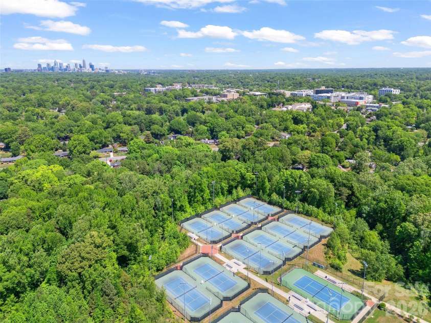 832 Stanfield Drive, Charlotte, NC 28210.  MLS# CAR4369316, YatesRealty ID 18372. Conveniences galore