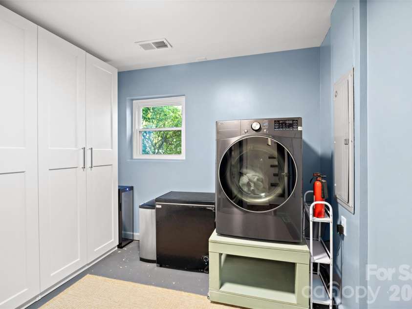 832 Stanfield Drive, Charlotte, NC 28210.  MLS# CAR4369316, YatesRealty ID 18372. Huge laundry